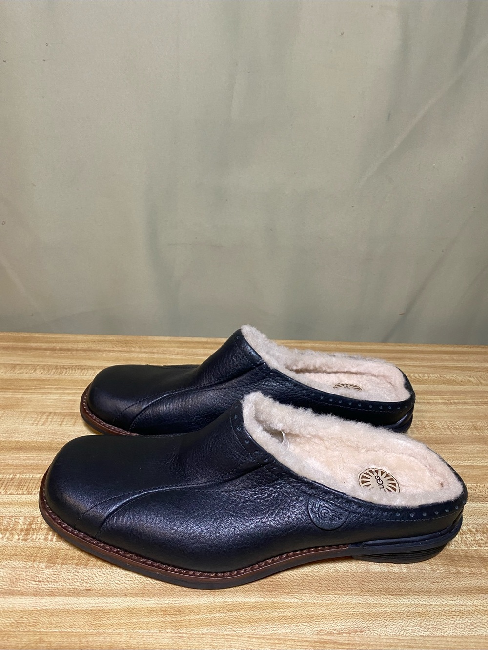 UGG Australia Langford Black Leather Slip On Mule/Clog 5744 WMNS 8
